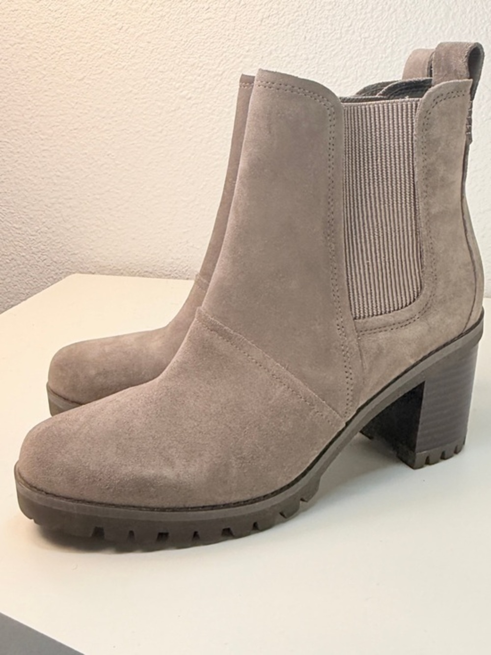 UGG Hazel Waterproof Suede Block Heel Ankle Boots Gray womens size 7.5 chelsea